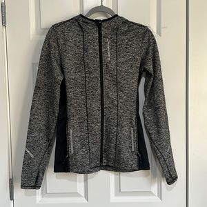 Brooks fitted running jacket, stretchy black/grey